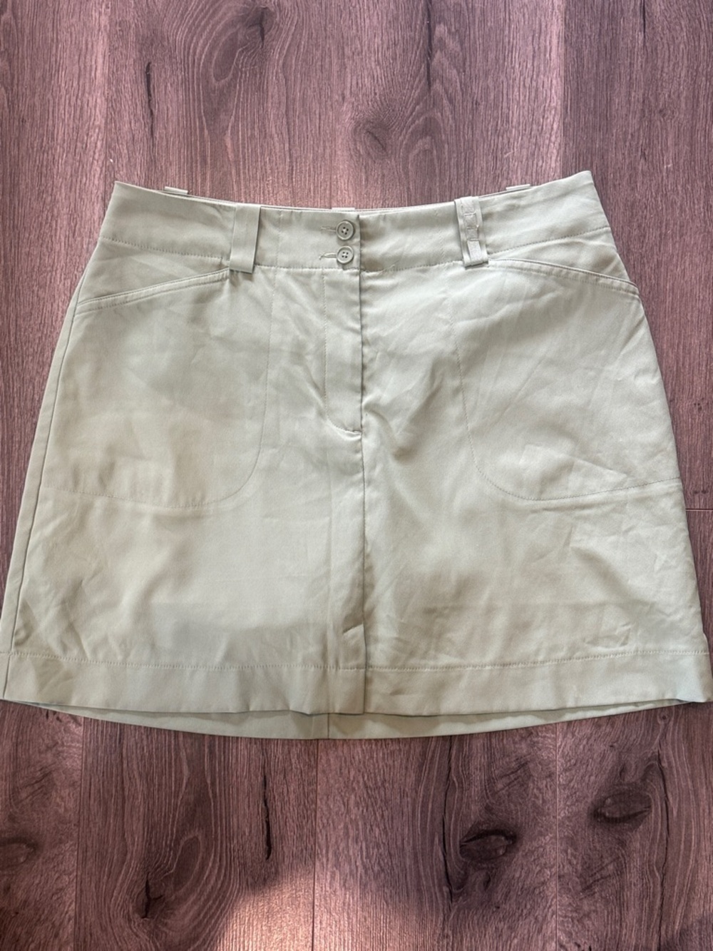 Nike Golf Beautiful Green Mini Skirt with Double-Button Waist Casual Sporty